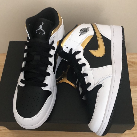 🖤💛NIKE AIR JORDAN 1 MID GS SNEAKERS💛🖤 - Picture 5 of 13